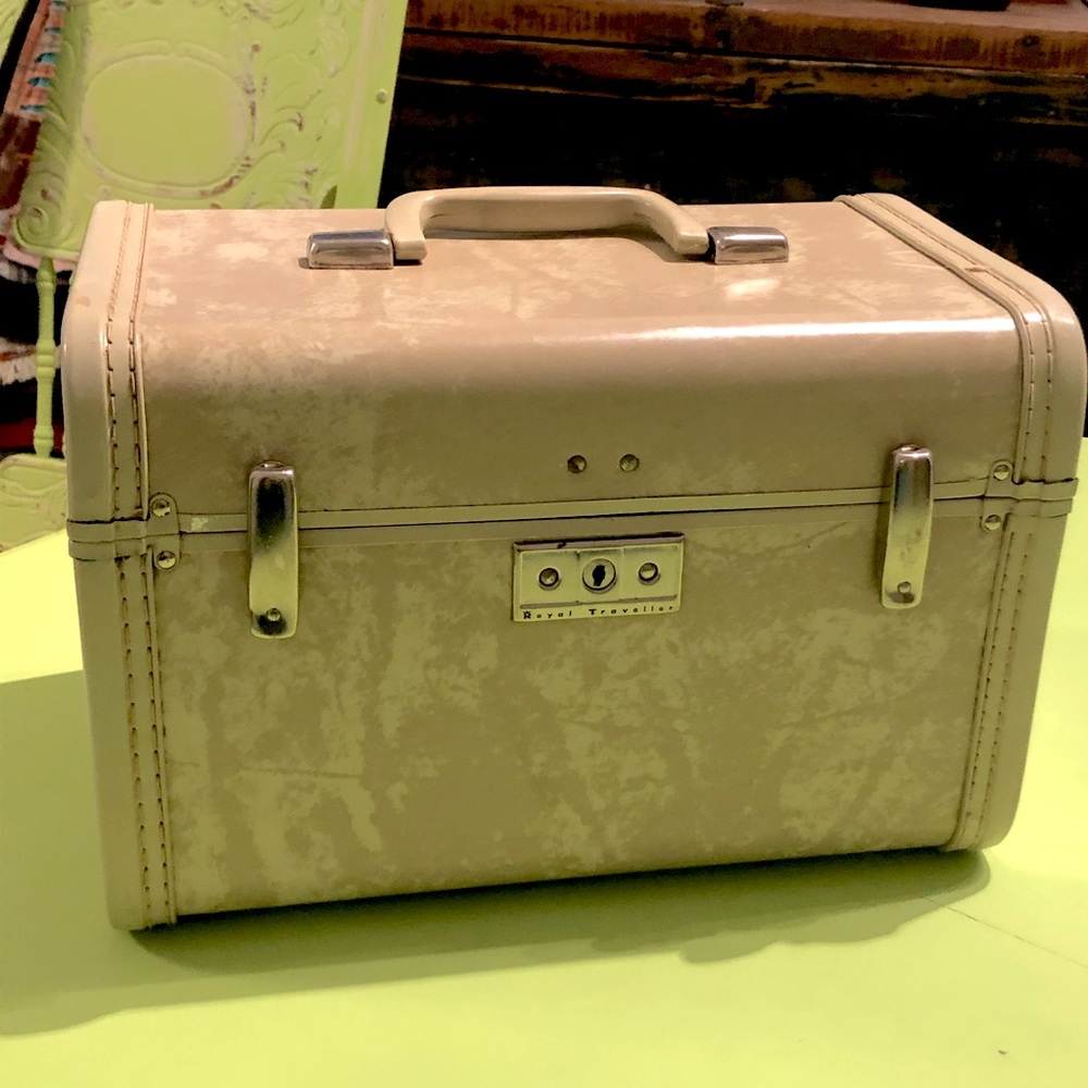 COPY - VINTAGE ROYAL TRAVELLER MAKEUP CASE